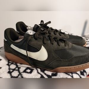 Nike Men's Terra Manta Suede Hunter Green and White Sneakers